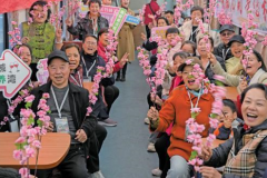 西安铁路局开行2026年首趟春季赏花旅游专列