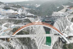 东庄水利枢纽工程泾河大桥合龙