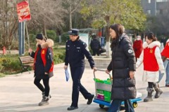 西安经开公安：暖心服务进社区 情系居民送温情