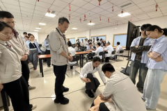 西安市红会医院多学科团队走进企业开展职场健康公益义诊活动