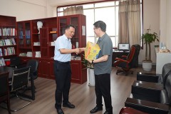 咸阳师范学院开展暑期“送清凉”慰问活动