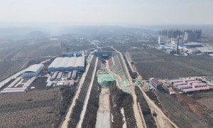 西延高铁洛川隧道顺利贯通