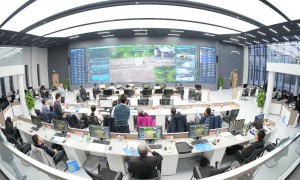我国首次虚实融合自动驾驶实车挑战赛在陕举办