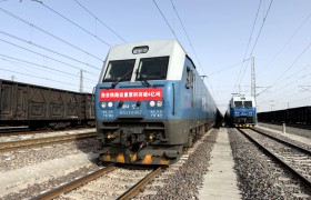 保障“北煤南运” 浩吉铁路累计运量突破4亿吨