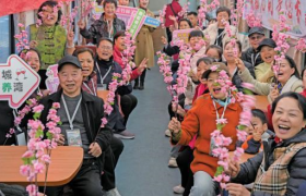 西安铁路局开行2026年首趟春季赏花旅游专列