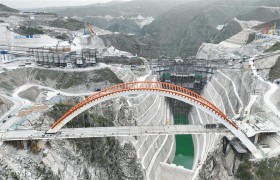 东庄水利枢纽工程泾河大桥合龙