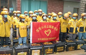 西安莲湖青年路最美骑手团——刘驰和他的邻里小哥们