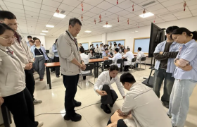 西安市红会医院多学科团队走进企业开展职场健康公益义诊活动
