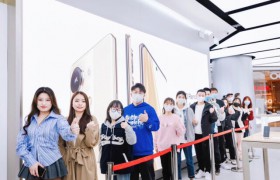 OPPO影像旗舰开售 西安多家体验店排起长队