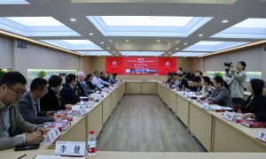 《中国挚友》新书发布会在西安培华学院举行