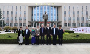 《中国挚友》新书发布会在西安培华学院举行