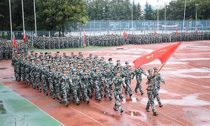 咸阳师范学院举行2025级新生开学典礼暨军事技能训练成果展