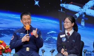 点亮香港“小航天迷”的“太空梦”——内地航天专家走进香港中小学校园